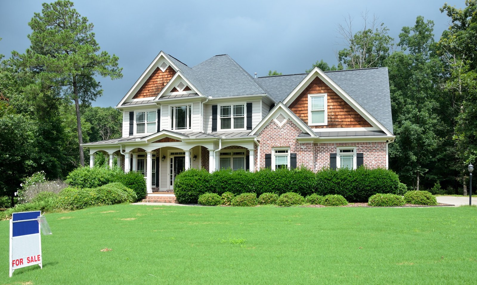 Rifat-Blog-7-signs-of-a-bad-real-estate-agent-for-sale-new-home-1530833_1920